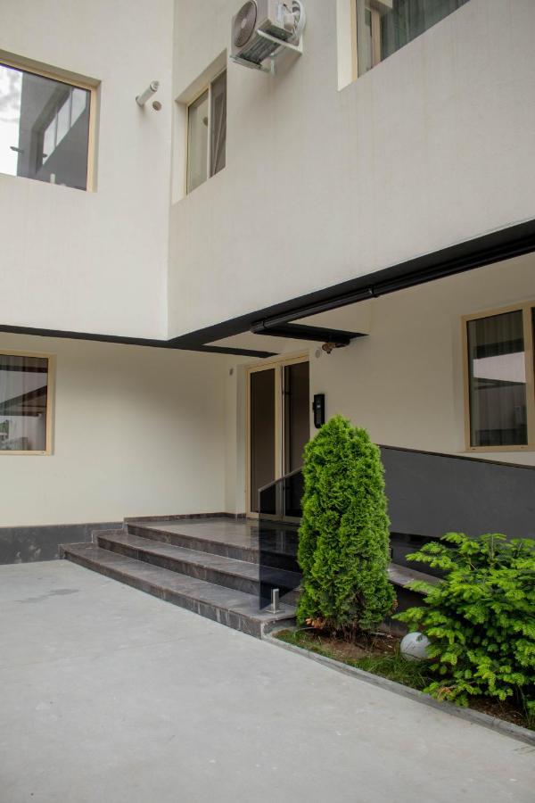 Yzza Apartament Navodari Exterior photo