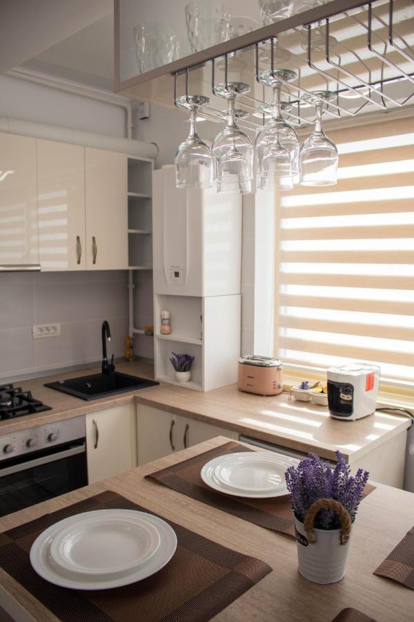 Yzza Apartament Navodari Exterior photo