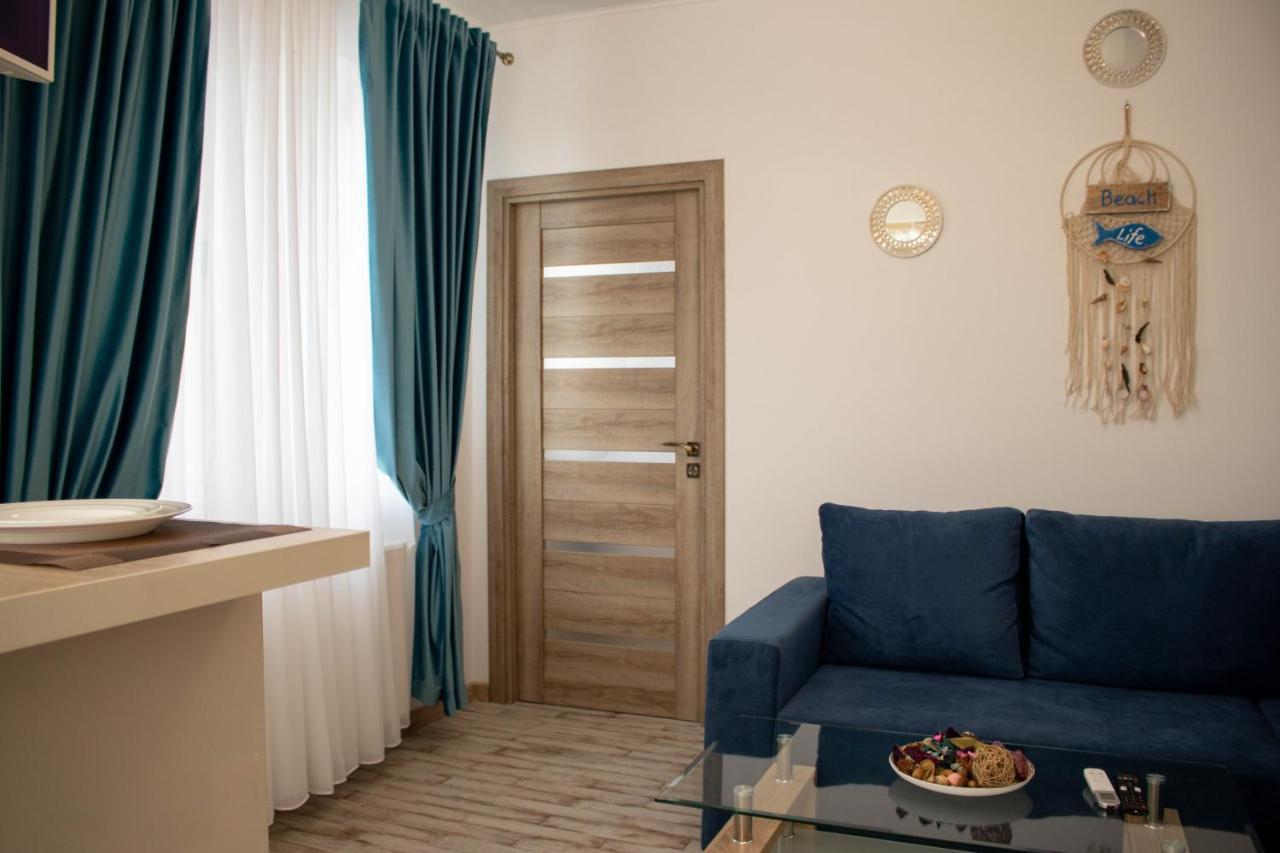 Yzza Apartament Navodari Exterior photo