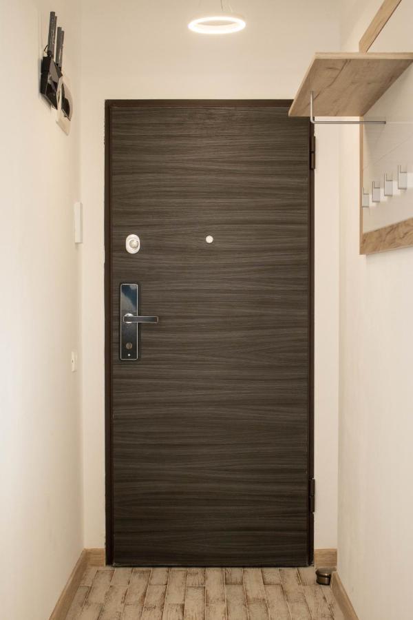 Yzza Apartament Navodari Exterior photo
