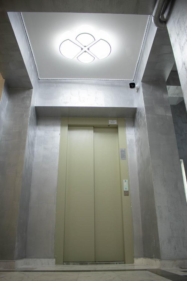 Yzza Apartament Navodari Exterior photo