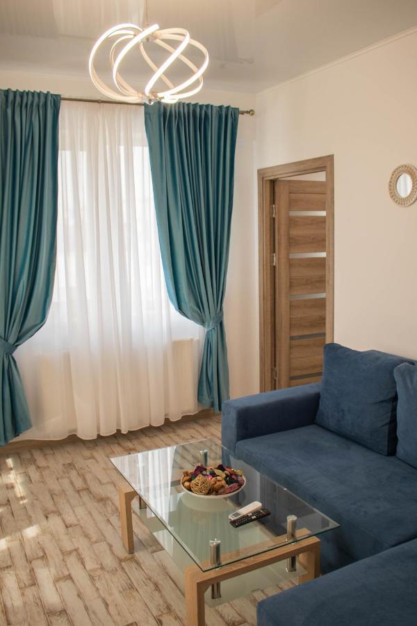 Yzza Apartament Navodari Exterior photo